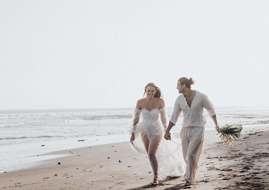Brautpaar, Brautkleid, Bali, Strand, Hochzeit, NRH-Fotografie